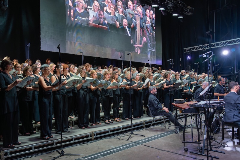 Carmina Burana omple el FIM Cambrils amb una imponent posada en escena