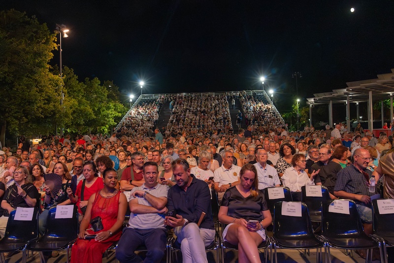 Carmina Burana omple el FIM Cambrils amb una imponent posada en escena